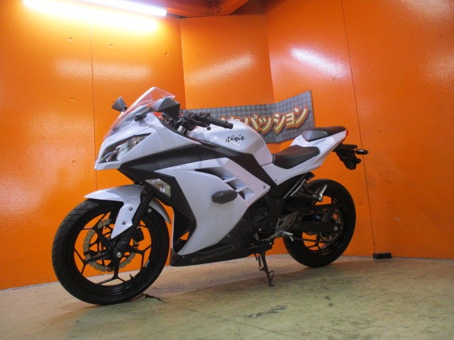 最長２４か月保証付き！！カラーも人気の高いパールスターダストホワイト！！通販も勿論大歓迎の一台！！